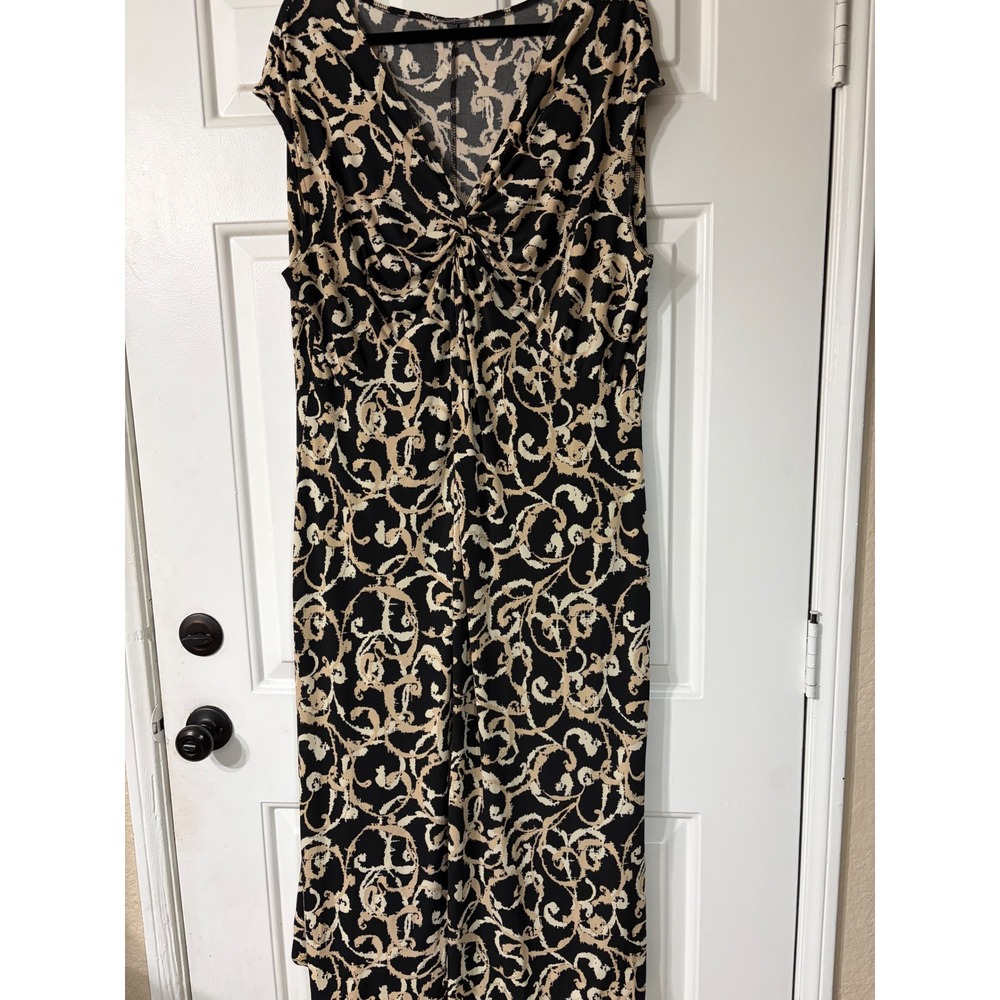 | Scroll Print V-Neck Maxi Plus Size Dress | 24W || Black Tan|